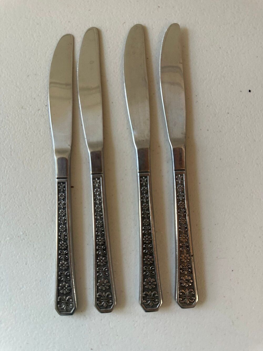 4 VGT Interpur Florenz Floral Fleur De Lis Stainless Steel Modern Solid Knives